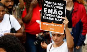 Manifestantes vo s ruas pelo fim da escala de trabalho 6x1