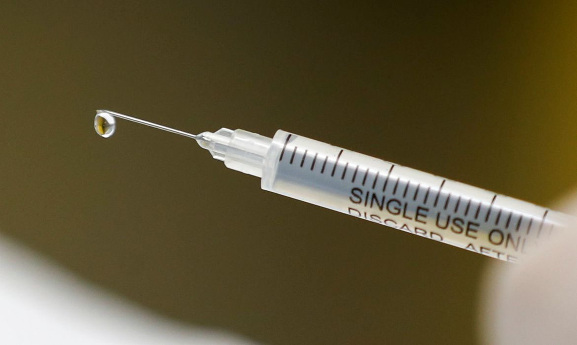Saúde amplia projeção de entrega de vacinas para agosto