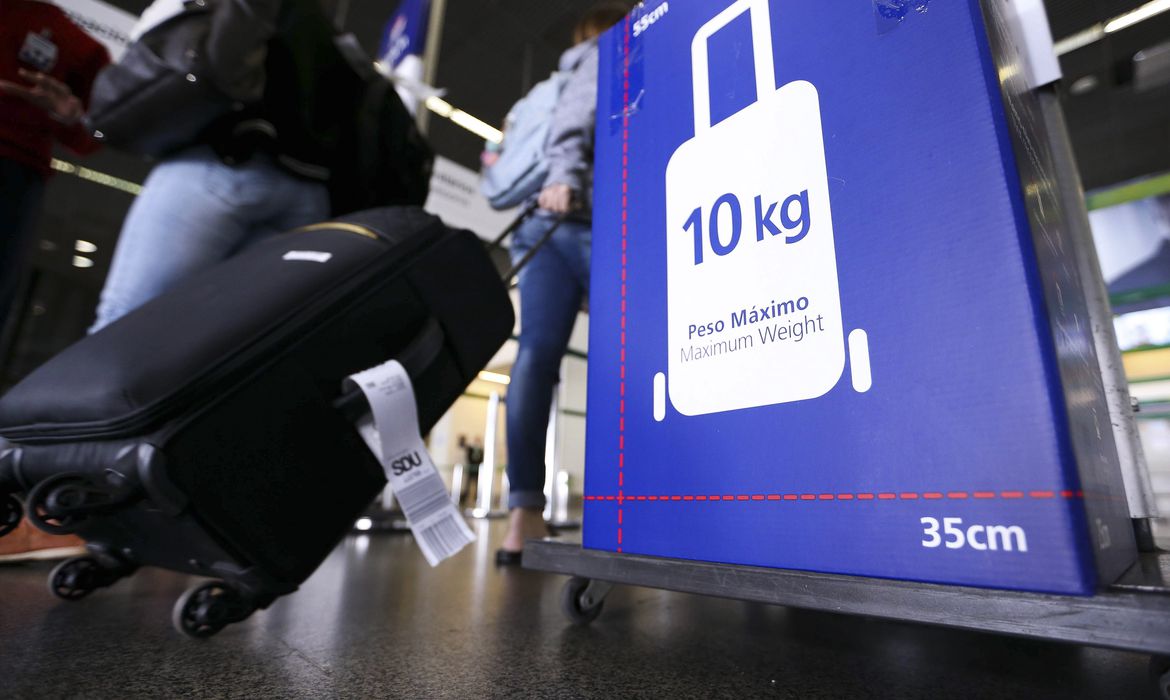 C�mara aprova retomada da gratuidade no despacho de bagagens