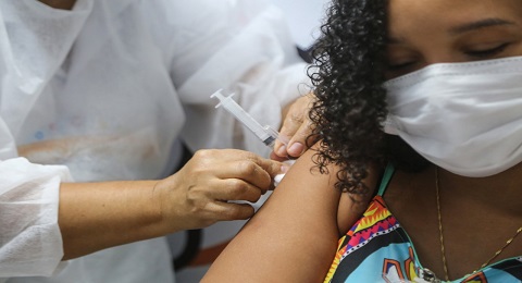 Segundo dia de vacinação em Salvador prioriza profissionais de saúde