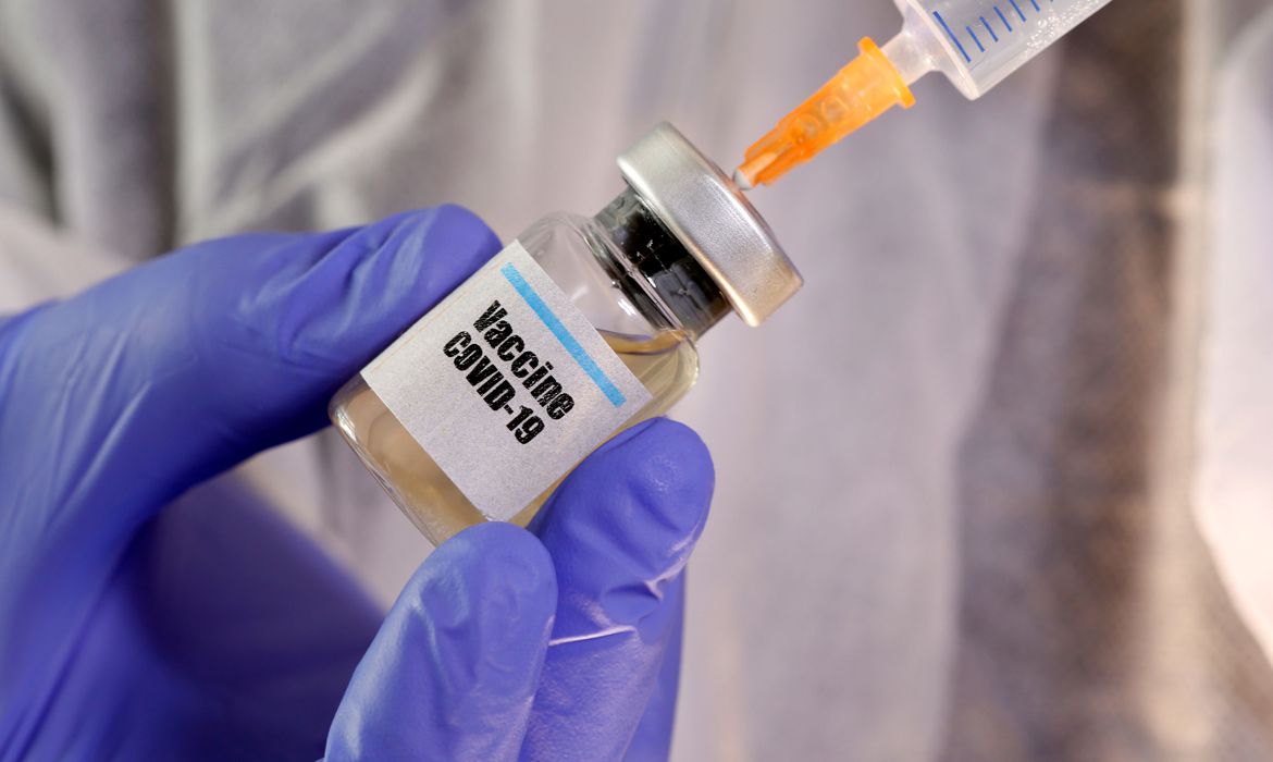 AstraZeneca aguarda aprovação para retomar teste com vacina nos EUA
