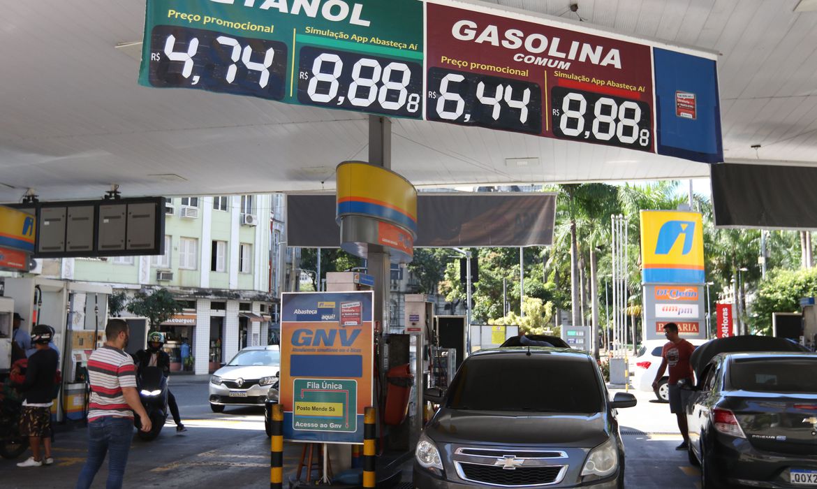 Distribuidoras de combust�veis ter�o que mostrar impacto da redu��o de impostos