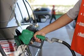 Preço da gasolina nas refinarias tem hoje (08) segundo reajuste no mês