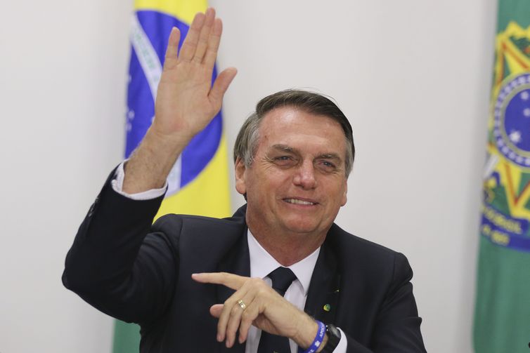 Bolsonaro diz que governo vai corrigir tabela do Imposto de Renda