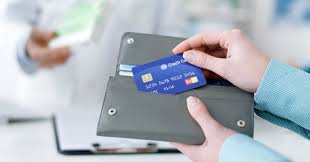 Juros do cartão de crédito caem em fevereiro