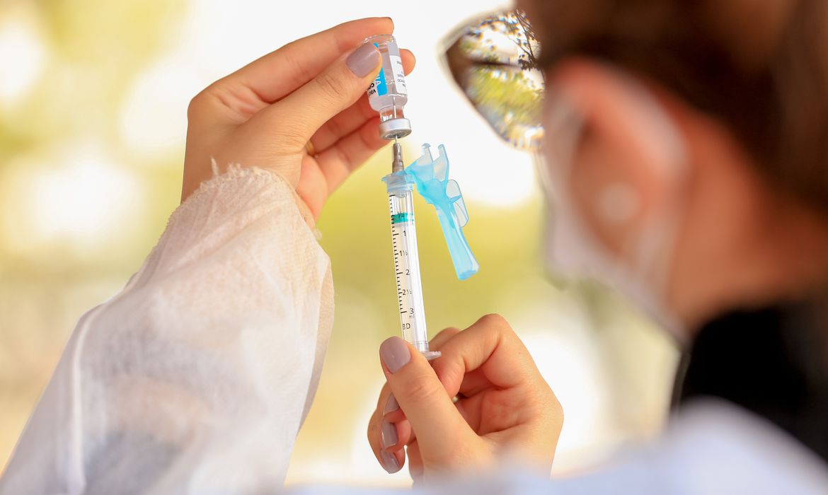 Esperada nova remessa de insumo para 5 milhões de doses de vacina