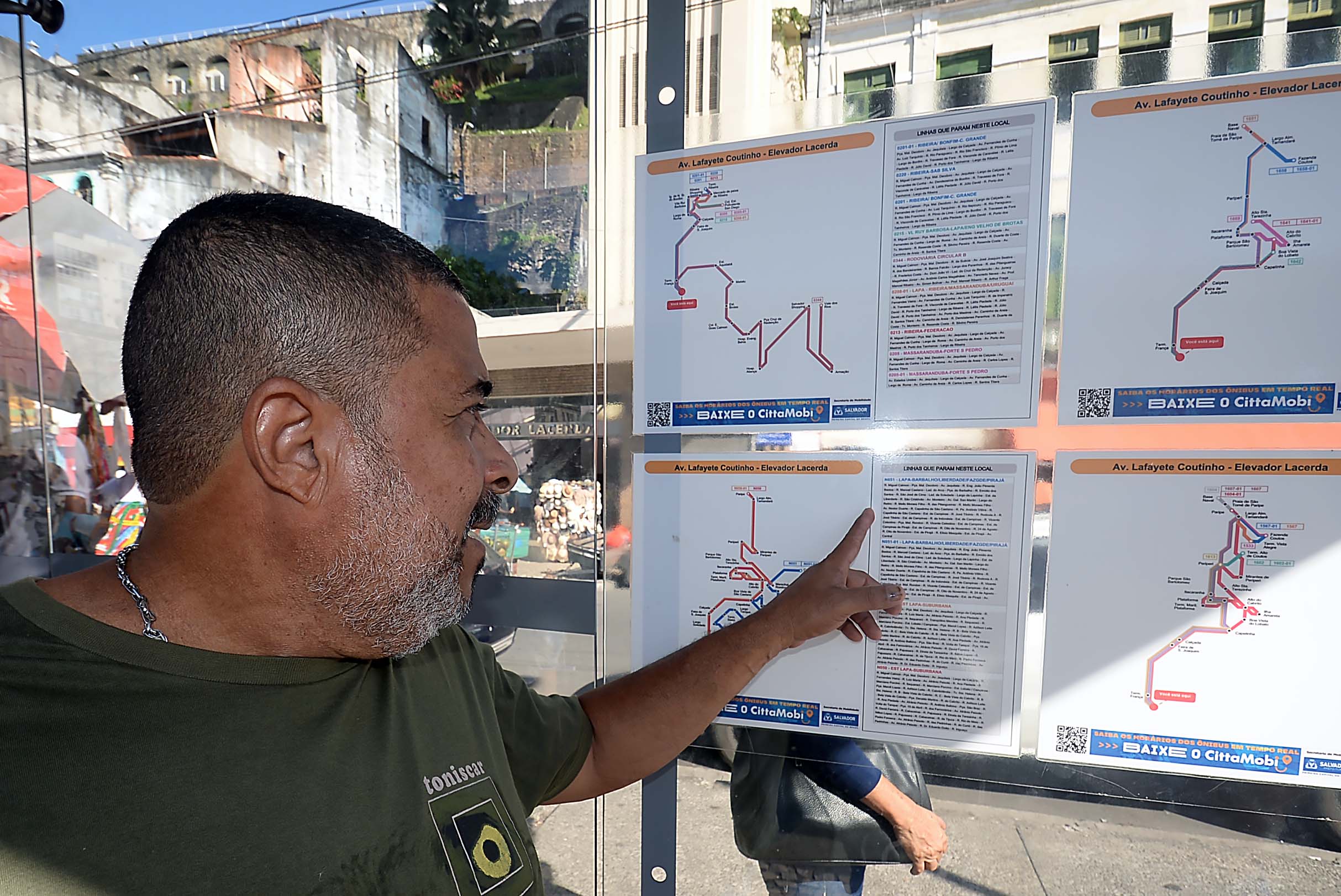Prefeitura instala 800 mapas informativos em 300 pontos de ônibus de Salvador