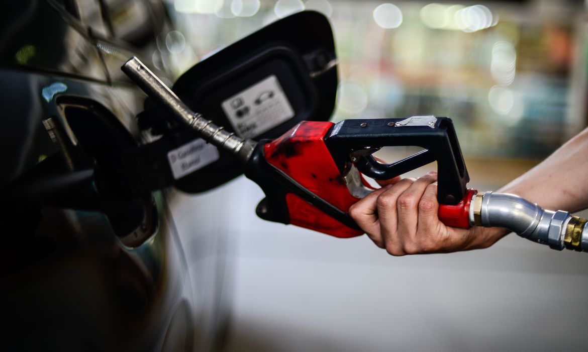 Congresso aprova PLN que facilita redu��o de pre�os dos combust�veis