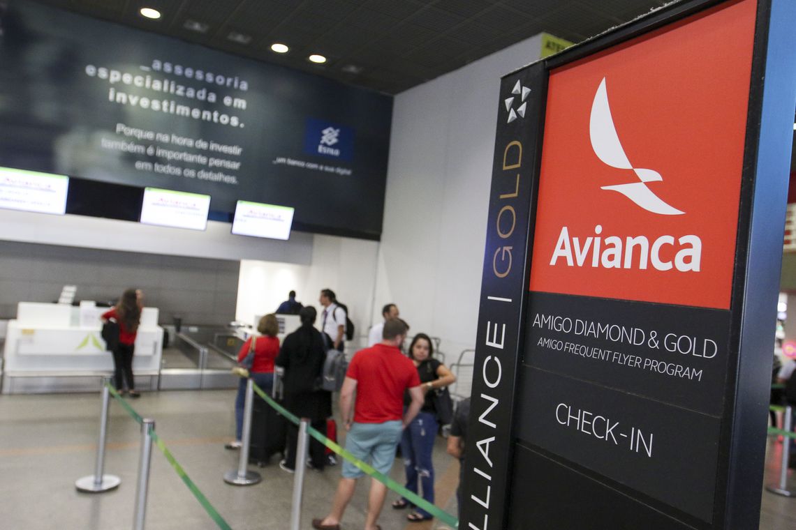 Tripulantes da Avianca suspendem greve temporariamente