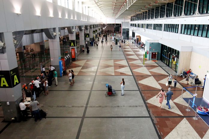 Prefeitura e governo iniciam testagem e vacinação contra a Covid-19 no aeroporto da capital