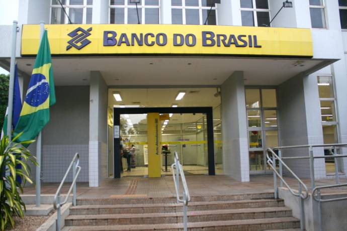 Itaú e Banco do Brasil são autuados por descumprimento da Lei dos 15 minutos