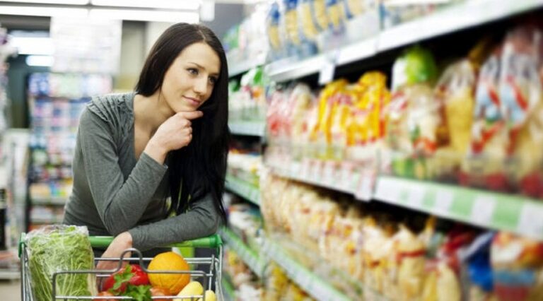 Expectativa do consumidor fica estável em abril e pessimismo continua, diz CNI