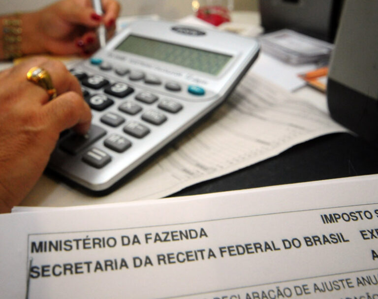 Receita já pôs na malha fina 716 mil declarações do IR entregues este ano