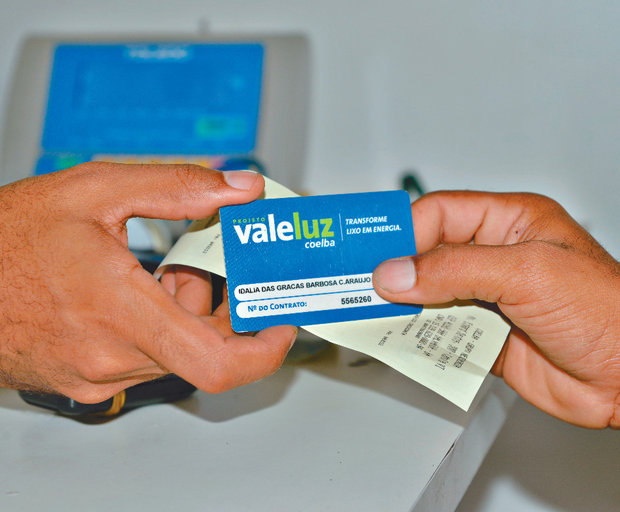 Vale Luz Coelba: material reciclável vale desconto na conta de energia