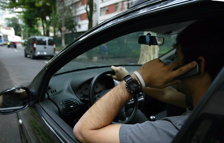 Multas de trânsito terão alta de até 66%; usar celular será infração gravÃssima