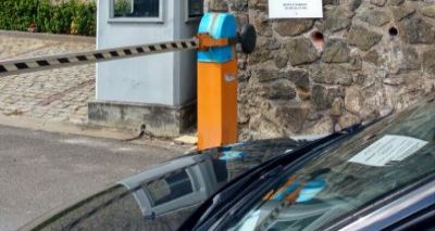 Moradores denunciam fechamento de rua com cancela no Rio Vermelho