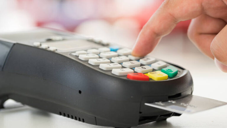 Juros para pessoas fÃsicas sobem e ultrapassam 150% ao ano