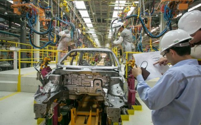 Montadoras tentam rever benefÃcios de empregados após queda nas vendas
