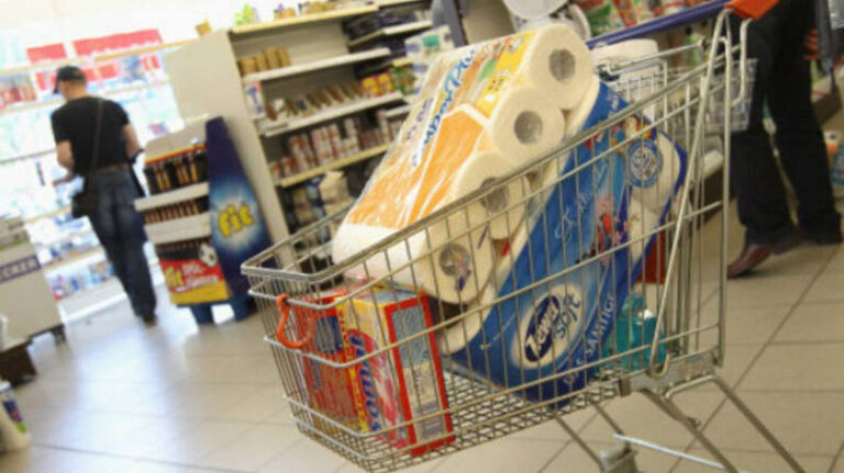 Consumo no Brasil volta aos nÃveis de 2010, segundo instituto