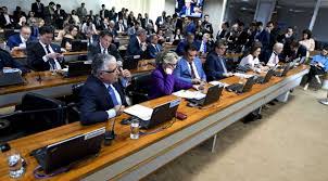 Comissão aprova projeto que isenta FGTS e INSS de aposentados contratados