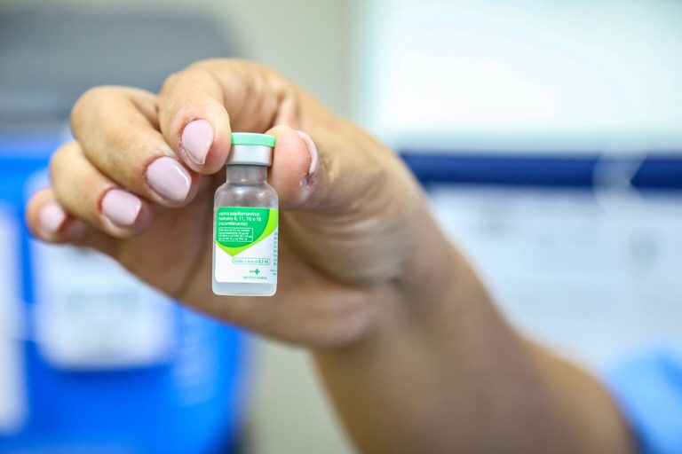 Governo convoca adolescentes e jovens para vacinação contra o HPV