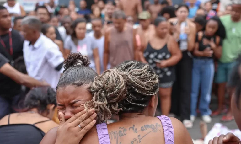 Ativistas denunciam “massacre” em ação policial no Rio
