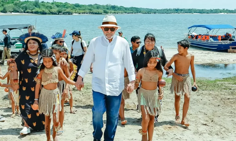 Lula promete energia elétrica para 4,3 mil famílias indígenas no Pará