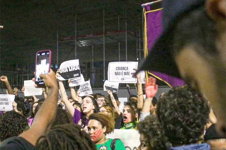 Câmara aprova projeto que dificulta abortos legais em crianças